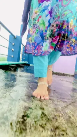 বৃষ্টি মানেই কেবল ভেজা রাস্তা নয়.কিছু না বলা কথা, কিছু চাপা অভিমান, আর মন ভেজানো এক অনুভুতি। 😊❤️‍🩹 #foryou #youki #foryoupage #viralvideo #view 