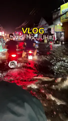 Làm gì mà mưa dữ ạ chèn 😭#greeny_goo #tansinhvien #dihocdaihoc #iuher #xuhuongtiktok 