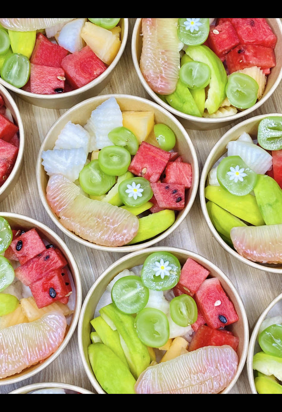 Chưa biết ăn gì thì ăn ngay 1 box hoa quả mix đa dạng các loại quả nào các nàng uiii 🍉🍉🍉#hoaquacatsan #hanoifood #xh #traicaymix #xhtiktok 