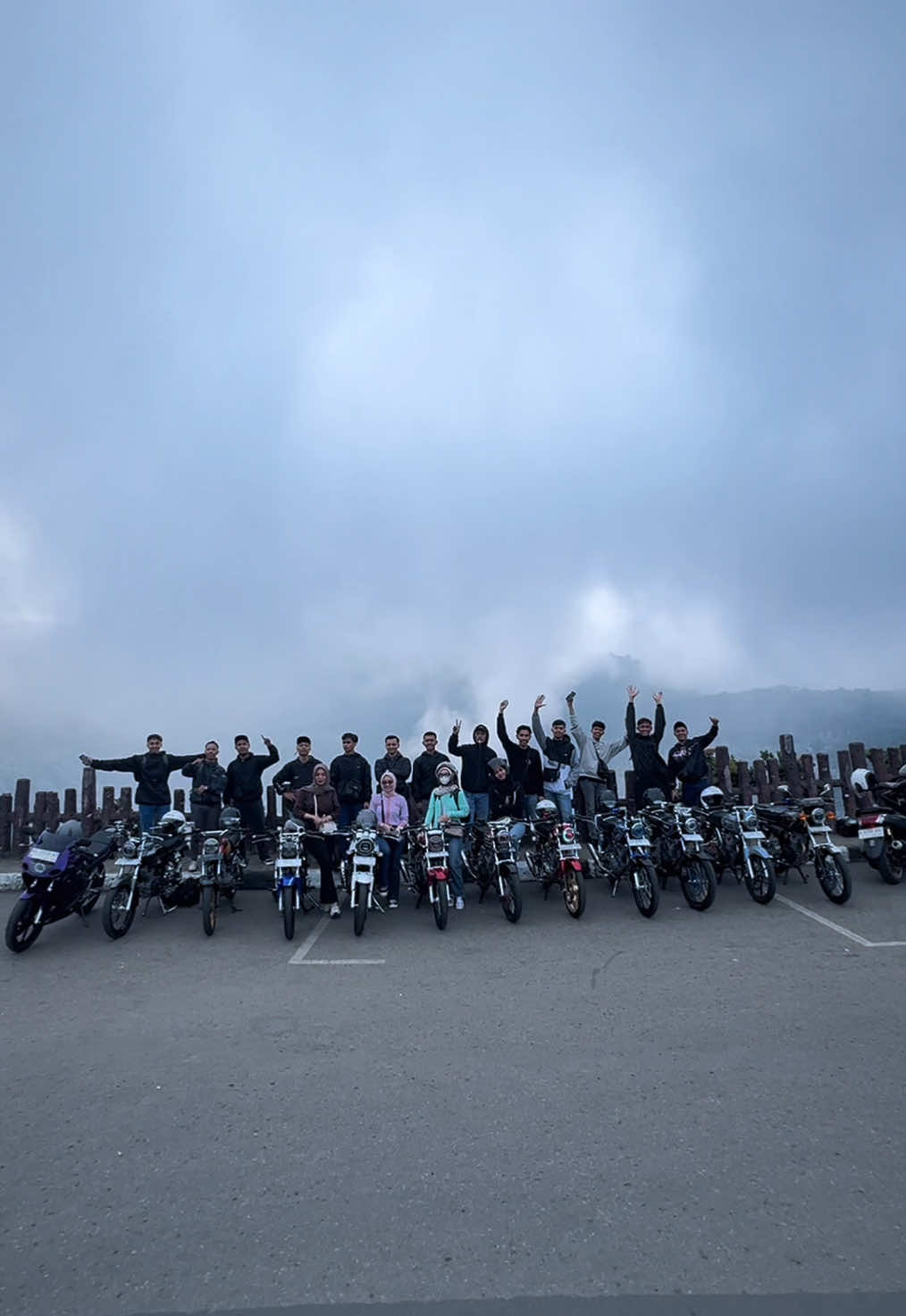 Di tunggu info hiling selanjutnya 👋 #promoseruweekend #tangkubanperahu #gasdor #cikolelembang #fyp #lembangbandung #cikole #lewatberanda #hondagl100 #herex 