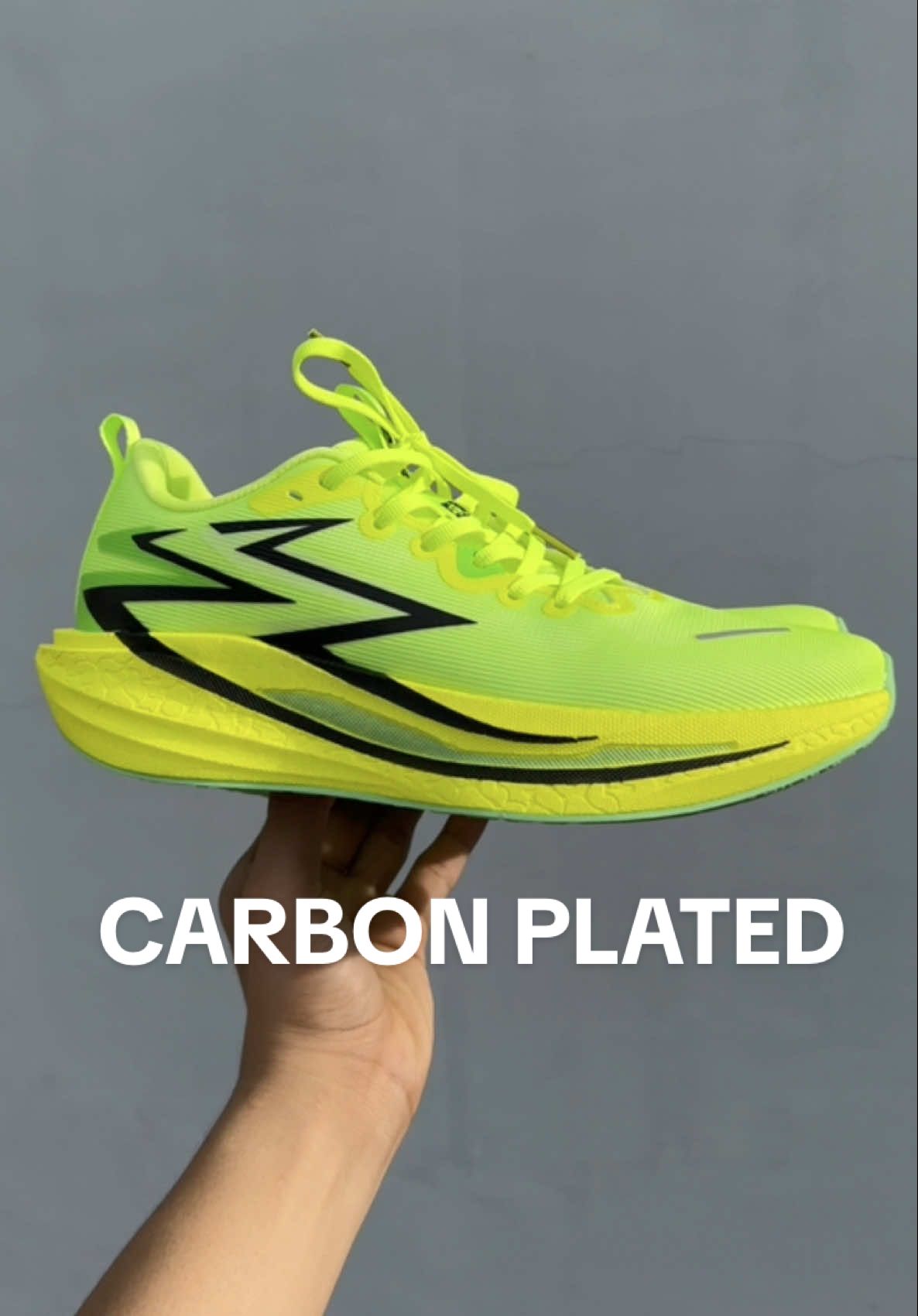Murang Alternative Running Shoe? Check mo ‘to‼️ May carbon plate na to support your Intense Run!✅ #runningshoes #easyrunning #comfyrun #carbonplatedshoes 