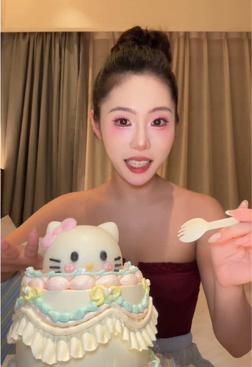 Chinese Cake Mukbang🎂🍰 #mukbang #mukbangeatingshow #asmr #asmrsounds #asmreating 