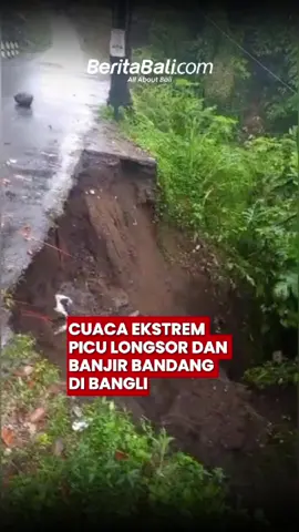 Cuaca Ekstrem Picu Longsor dan Banjir Bandang di Bangli Sejumlah wilayah di Bangli dilanda longsor dan banjir bandang akibat hujan deras berhari-hari yang menyebabkan kerusakan fasilitas umum dan lahan pertanian warga. Semeton, bagaimana kesiapsiagaan semeton menghadapi cuaca ekstrem agar tetap aman? Bagikan pendapatnya di kolom komentar. Reporter : BGL Editor : FDI #Bali #AllAboutBali #BeritaBali #CuacaEkstrem #LongsorBangli #BanjirBandang #BPBDBangli #Kintamani #Susut #WaspadaBencana
