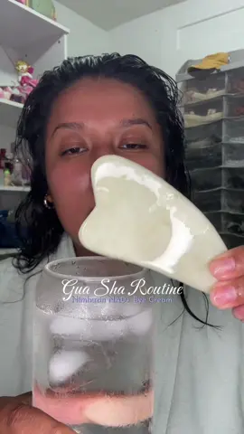 almost forgot how much I love doing this,  until I saw @Kendall Jenner gua shua routine on Vogue 🫧🧖‍♀️✨@numbuzin_global @numbuzin Global Marketing #numbuzin #nadeyecream #NAD #eyecream #kbeauty 