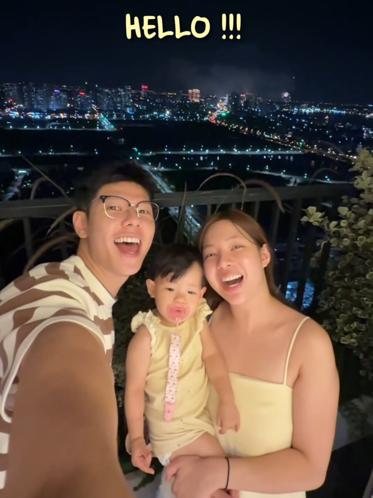 Gương mặt phụ huynh còn tâm hồn thì lúc nào cũng mong bay nhảy 😂 Sau này Cue Cam sẽ hiểu, bố mẹ đi chơi như vậy cũng chỉ vì bố mẹ mà thôi 😂 #giadinhtruyenhinh #metub #gdth #Heineken00 #EmMuotSangKhoai #00Bar