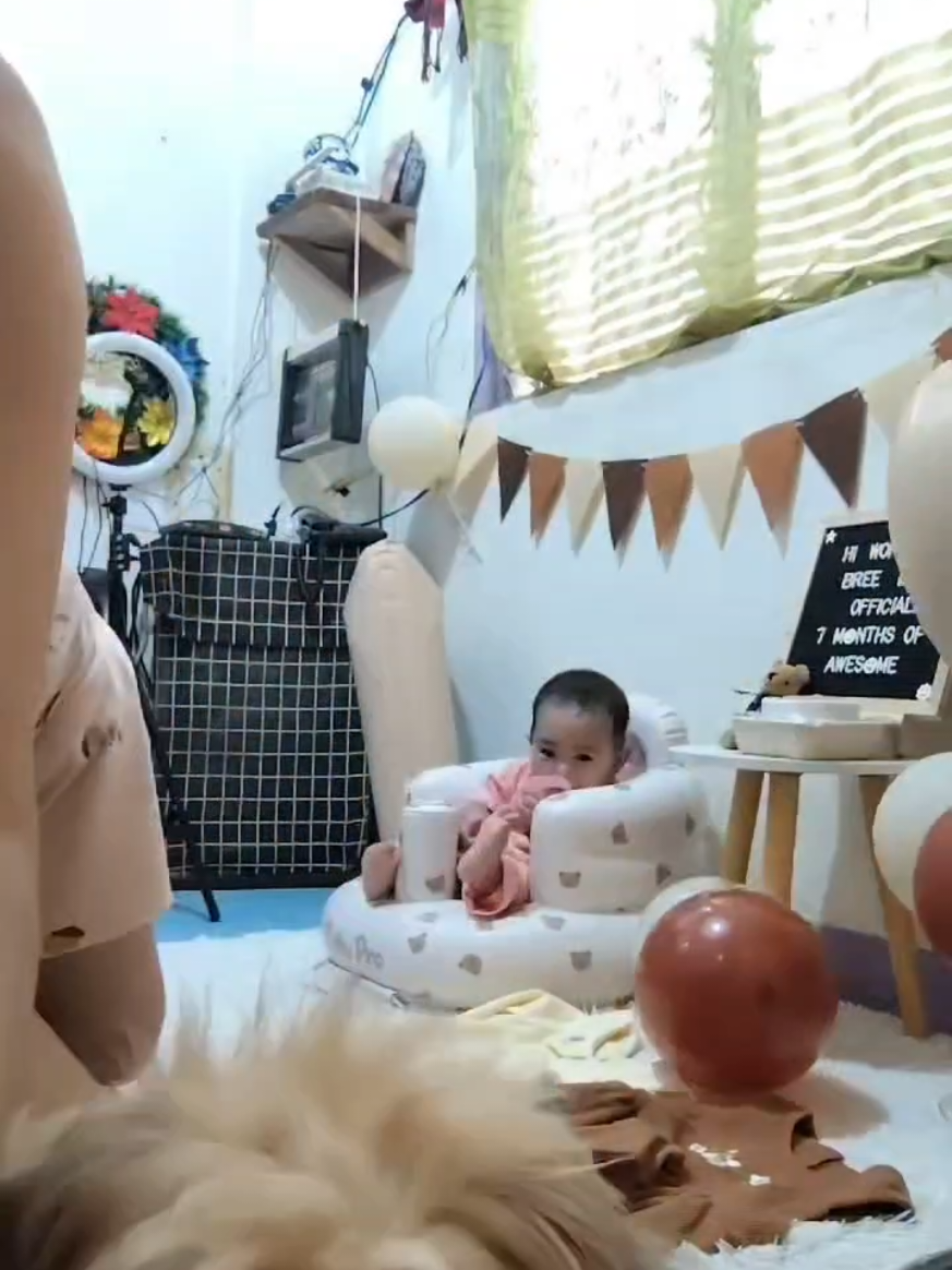 Mabilisang decorate habang tahimik ang baby ko 😄 #rushingsound  #meme  #milestonebaby 
