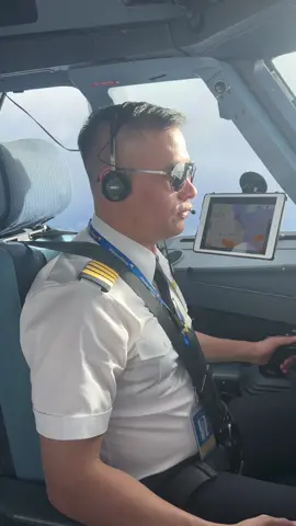 Safety is always our top priority & this is how i request Air traffic Controller to avoid dangerous weather during flight👨‍✈️✈️🌎💛🛫#VietravelAirlines #CaptainTrungMinh#Airplane #Airbuspilot #weatherdeviation 