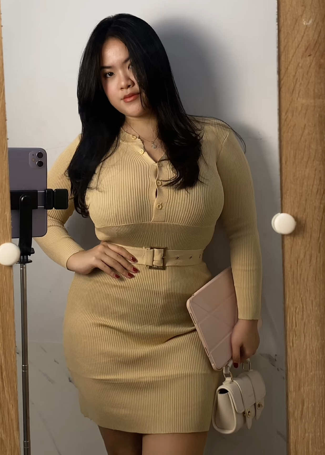 It’s giving korean office look 😍🤍 Eonnie? Uni? Bakwan