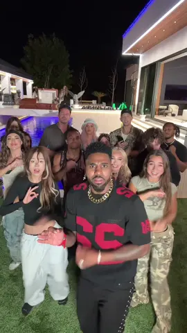 Name at least 2 people in this video (not counting me) #WhoHurtYou @PaidToDance 