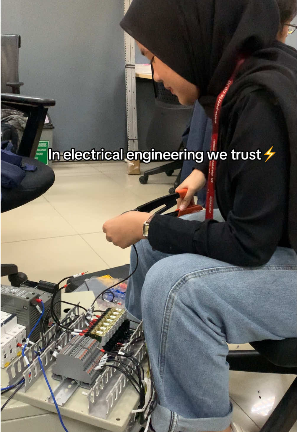 ajarin ngecrimping pake satu tangan🙏🏻🤣 #teknikelektro 