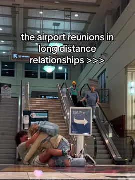 Long distance couple meeting surprise✈️🥰#surprise #boyandgirl#fyp#longdistance#Love 