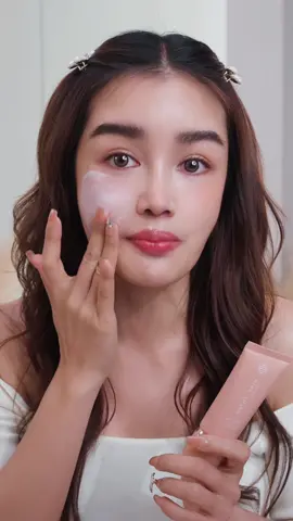 🙏🏻ขอบคุณทุกรีวิวจากทุกคนเลยนะคะ 🥹 เห็นแล้วหายเหนื่อยจริงๆ ตั้งใจทำมานาน ในที่สุด!ทุกคนก็ได้รับรู้ถึงคุณภาพของน้องกันแดด แบรนด์ของกระแตสักที><  อยากให้ทุกคนได้ลองกันแดดรูปแบบเซรั่มจาก Kathy Skin 💖 ลองแล้วเป็นยังไง มาบอกกันด้วยน้าาา ✨ 📍พิกัด @KATHY SKIN  #KATHYSKIN #ผิวที่ดีเริ่มที่KATHYSKIN #สกินแคร์KATHY #สกินแคร์กระแต #Kathyamrez