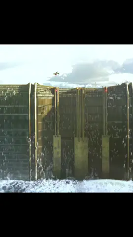 To defeat the aliens ,humans travel back 30 years #film #movie #tiktok #foryou #TikTokGemsContest 