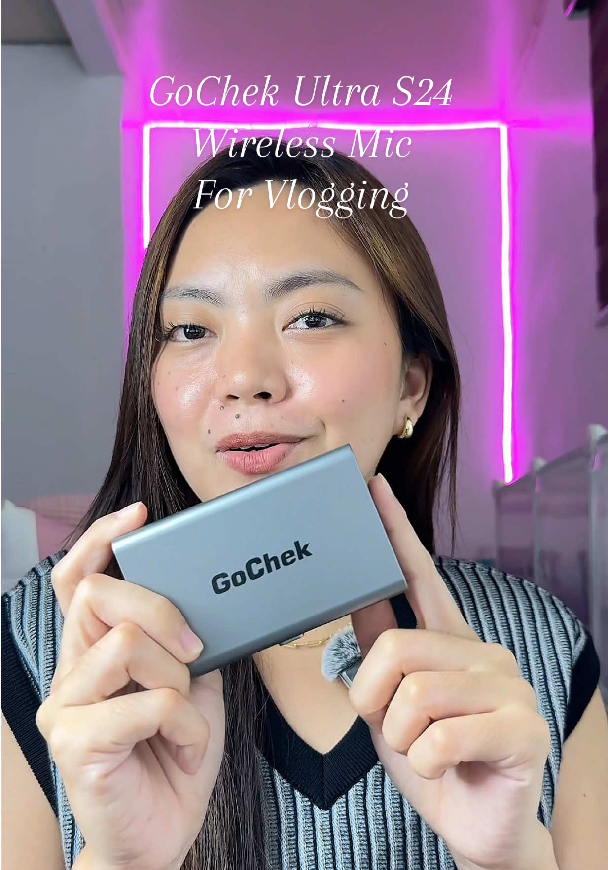 Sobrang game-changer ‘tong wireless mic na ‘to 🎤✨ Lalo na kung mahilig ka mag-vlog, mag-livestream or mag-record ng content sa phone. Plug & play lang siya + super clear audio kahit outdoor. Sharing lang para sa mga content creators na gusto ng mas linaw na tunog 🫶 @GOCHEK PHILIPPINES #wirelessmicrophone #gochekultras24 #micforvlogging #contentcreator 