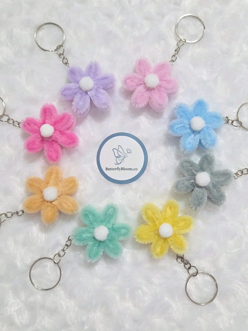 BULK ORDER? YES, kami terima 🤗 harga berpatutan 🌸 Mini Daisy Keychain sesuai nak jadikan hadiah 😍 #handmadewithlove #keychainkawatbulu #minidaisy #DIY #fyp 