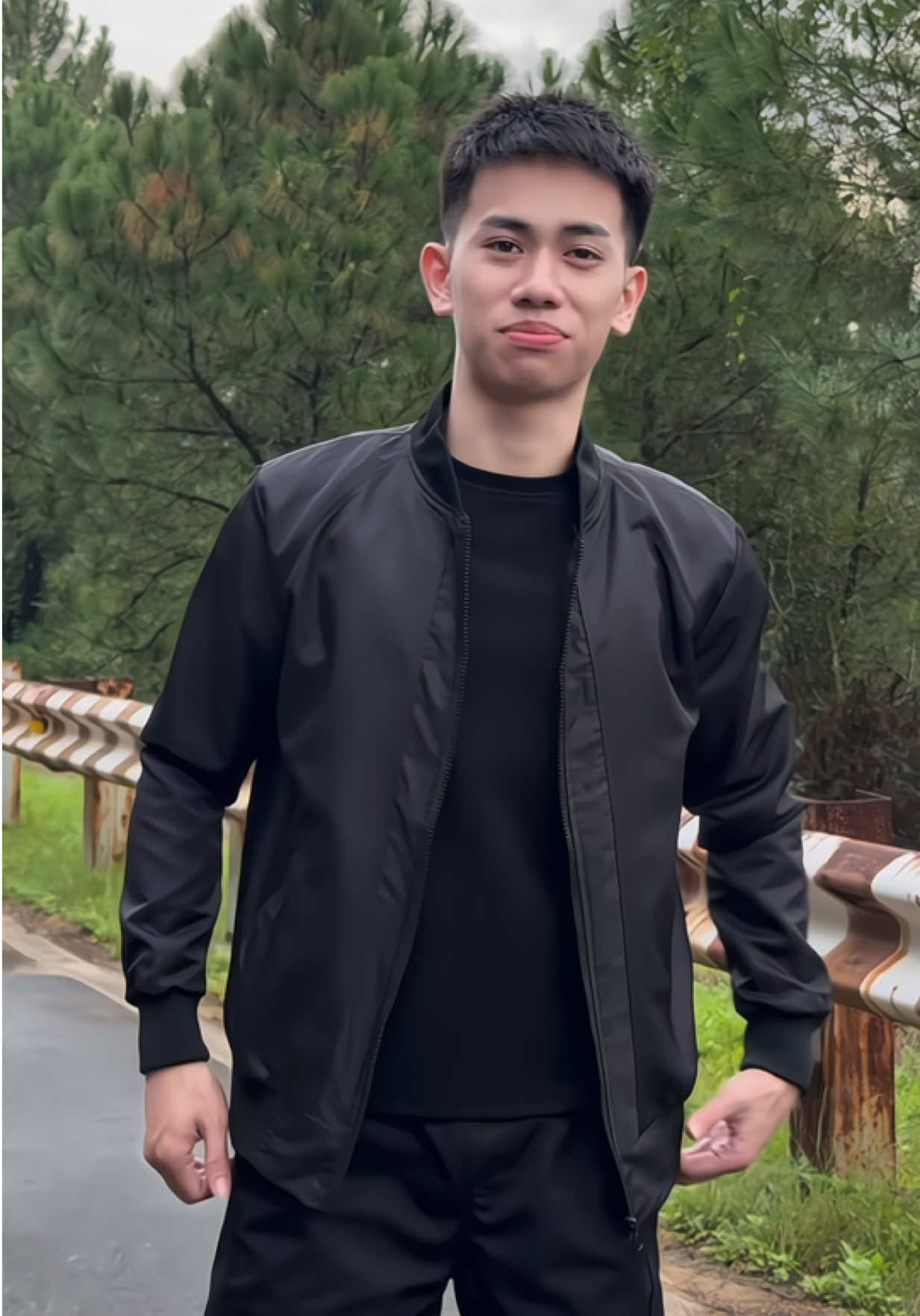 Áo khoác dù nam màu đen trơn