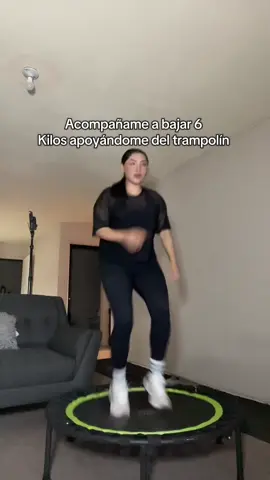 Vamos a bajar esos kilitos demás 💪🏼 #trampolin #ejercicioencasa #bajardepesonatural #cardio #videoparati 