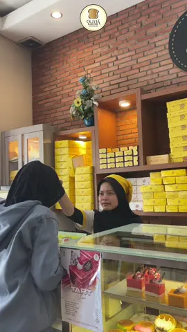 Oh ini isi kepala customer kalo ke Olivia Bakery 🥰🥰 #tartolivia #tartoliviabakery #madefreshforyou #OliviaBakery #oliviabakery #cake #snackboxacara #roti #oleholeh #tanpapengawet 