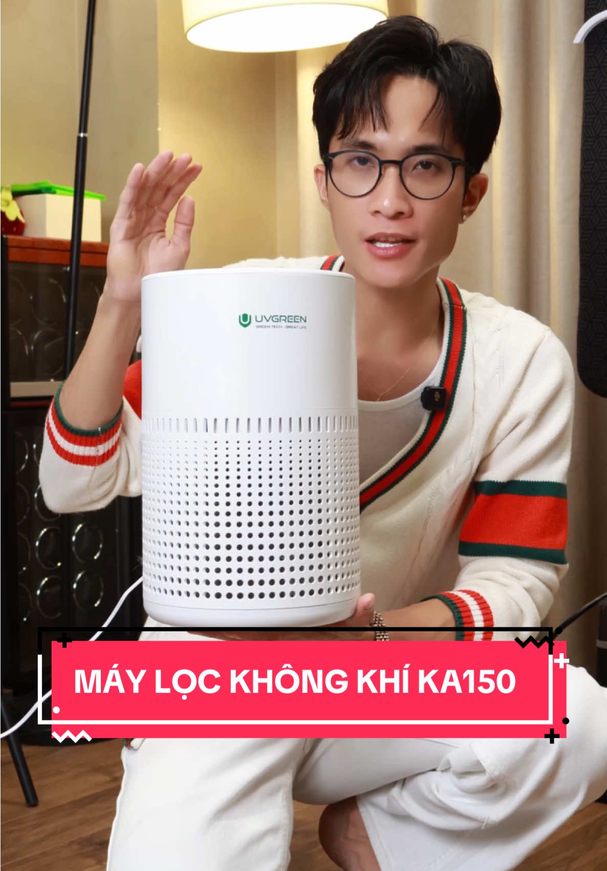 Giới thiệu với mọi người 1 cái máy lọc không khí KA150 của nhà UVGreen siêu nhỏ gọn mà các bạn có thể để trong phòng ngủ của mình nha. Giá loanh quanh tầm 1 củ thui nhưng mà chức năng đầy đủ lắm, có thêm cả chỗ nhỏ tinh dầu và công nghệ diệt khuẩn nữa đó. Bạn nào phòng ngủ mình thường đóng cửa cả ngày thì nhớ nên xài nhen, nhìn vậy chứ nhiều bụi và các loại khác lắm á #lepthelittlekid #tiktokmentor #LearnOnTikTok #uvgreen #maylockhongkhika150 