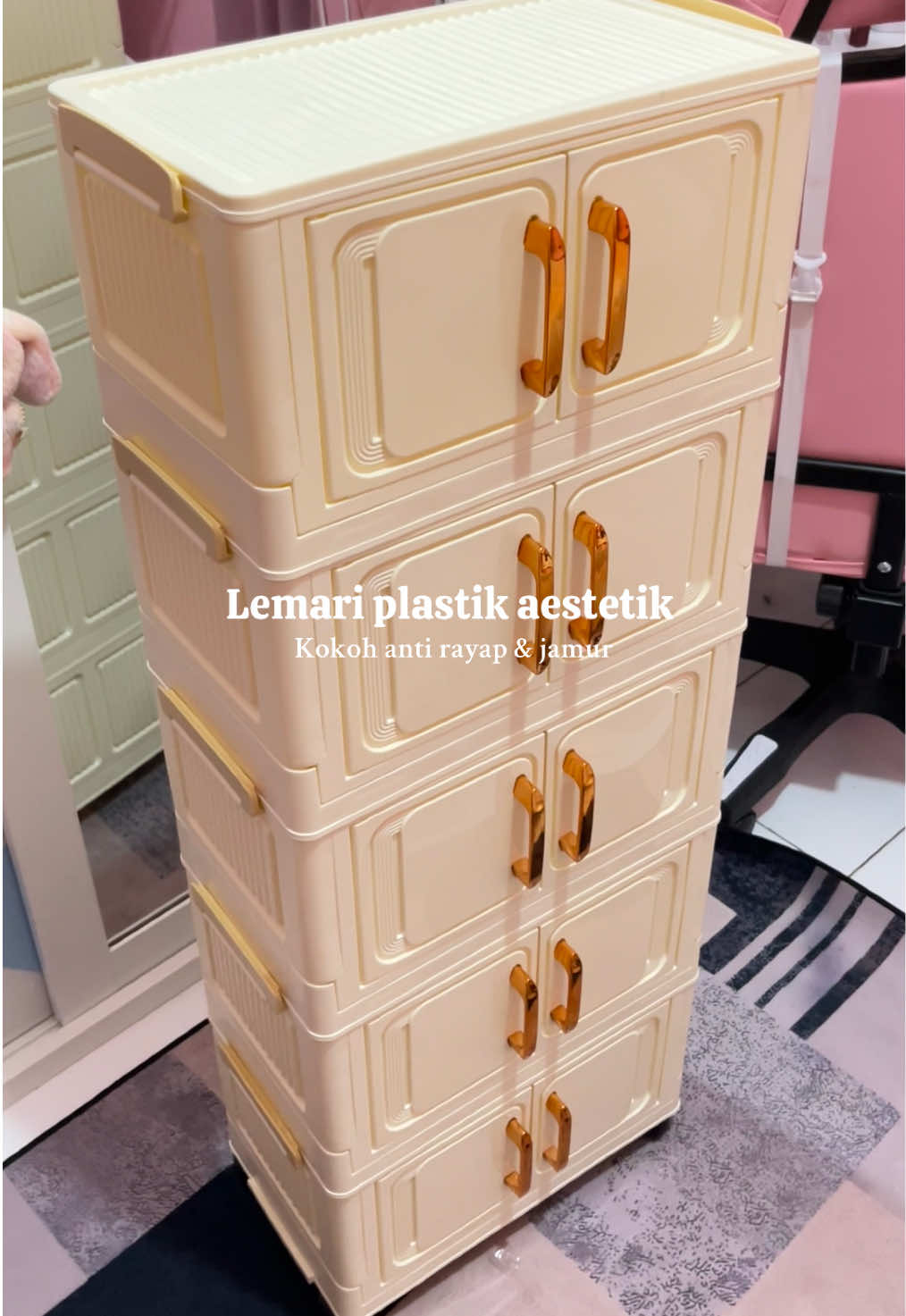 Favorit bgt kalo soal furniture dari bahan plastik karna anti rayap jamur✨ Lemari nya cantik, aestetik & keliatan elegan bgtt🤩🤏🏻 Yuk samaan!!🫶🏻 #lemaripakaian #lemariplastik #giantmen #fypシ゚  