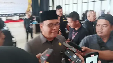 Wawali kota Balikpapan usai Rapat paripurna dgn  Agenda : I. Penyampaian Nota Penjelasan Wali Kota Balikpapan atas 
 Rancangan Peraturan Daerah Kota Balikpapan tentang 
 Anggaran Pendapatan dan Belanja Daerah Tahun Anggaran 
 2026
 II. Pengumuman Penetapan Peraturan Daerah Kota Balikpapan 
 tentang Pertanggungjawaban Pelaksanaan Anggaran 
 Pendapatan dan Belanja Daerah Tahun Anggaran 2024
