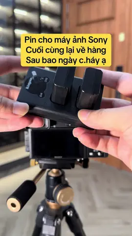 Pin tận 2000MAH, cao gấp đôi pin zin của hãng, lại có cả sạc đi kèm ae tha hồ quay chụp k lo hết pin nhé #pinmayanh #pinmayanhsony #sonya6400 #sonya6000 #sonya6700 