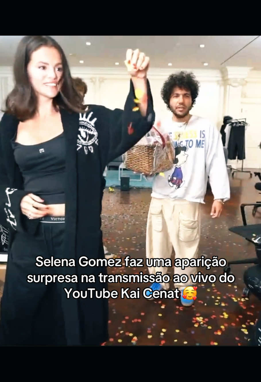 Selena Gomez, Benny Blanco e Lil Dicky na transmissão ao vivo no canal do Kai Cenat do YouTube   #selenagomez #bennyblanco #kaicenat #live #viraltiktok 