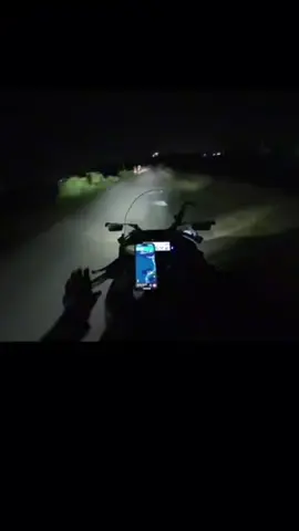 # গতকাল রাত প্রায় ৩০০ ফিট দূরে যাওয়ার সময় প্রথমে একজন চাপ দেয়, তারপর আবার চাপ দেয়। আসলে তারা ডাকাত ছিল, তাদের কাছে পিস্তলও ছিল। এরপর হঠাৎ করেই তারা আক্রমণ চালায়। বাইকারের কাছে ছিল R15 বাইক আর হাতে ছিল iPhone 16 Pro Max। তার বন্ধুর কাছে ছিল GPX Demon। প্রথমে বন্ধু সাইডে চলে যায়, ফলে বাইকার একা হয়ে পড়ে। যখন ডাকাতরা তার R15 ও ফোন নেওয়ার চেষ্টা করে, তখন বন্ধু দ্রুত GPX Demon দিয়ে ফুল স্পিডে এসে ডাকাতদের ধাক্কা দেয়। এতে সংঘর্ষে বাইকারের মাথা ফেটে যায়, কেটে যায়। শেষ পর্যন্ত ডাকাতরা বাইক ও ফোন নিয়ে পালিয়ে যায়।@Mixer Jisan dowa roilo tomader jonno🤲❤️‍🩹#allah 🤲❤️‍🩹#foryoupageofficiall #bdtiktokofficial🇧🇩 #viralvideo #for 