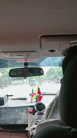 #မင်းကိုရီးတွေ့လာတယ်ဘေးလေးကိုကပ်နေလိုက် 