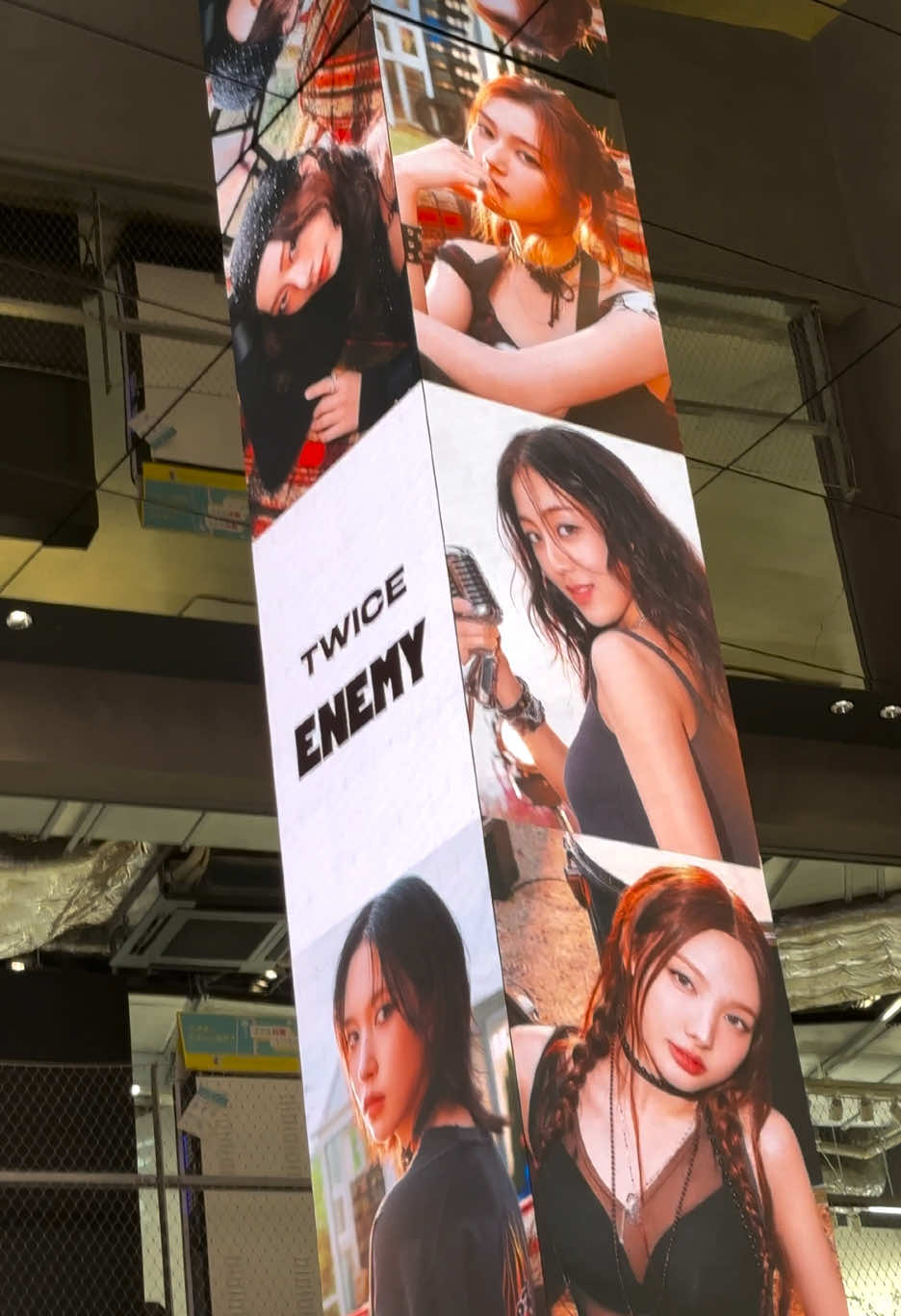 TWICE×MIYASHITA PARK特別企画開催中📷✨ 9月17日(水)まで『ENEMY』のTWICEビジュアルがジャックしています！ 9月16日、17日の東京ドーム公演に向けて、MIYASHITA PARKで充電しましょう🔥 館内ではチェキメッセージも募集していますので、メンバーへの沢山のメッセージお待ちしています！ 詳細はこちら https://www.miyashita-park.tokyo/schedule/?p=2627 #MIYASHITAPARK #ミヤシタパーク #TWICE #ENEMY #TWICE_ENEMY #JAPAN6thALBUM