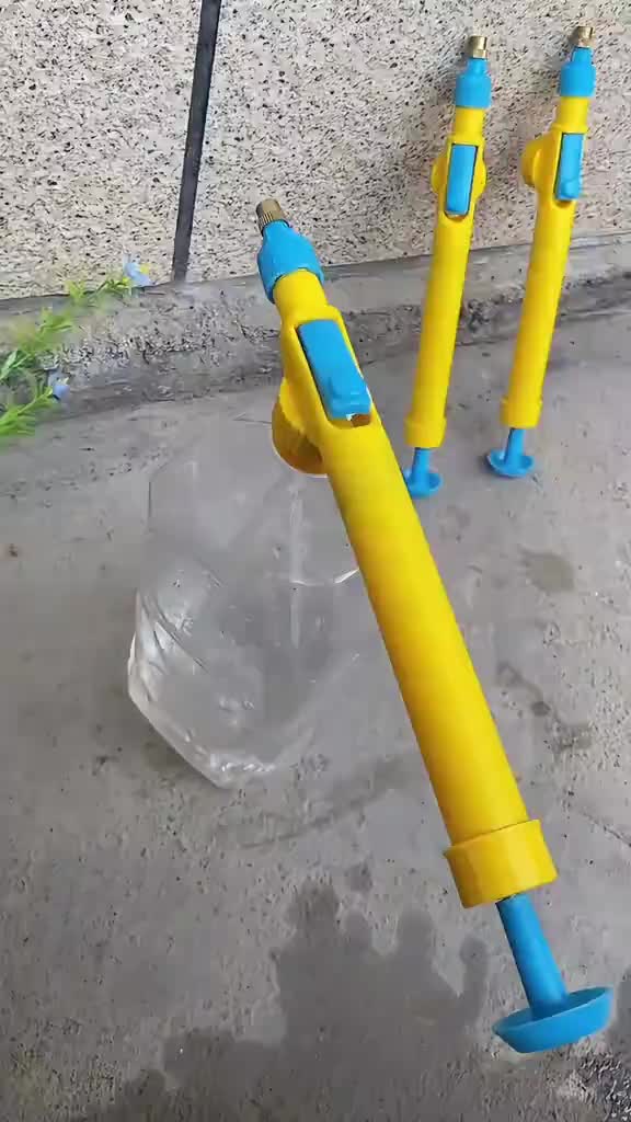 [Giao hàng từ Việt Nam!!!] Bạn vẫn còn vứt chai lọ lung tung? Hãy thử bình xịt Le Bottle Sprayer này, với phạm vi phun rộng và đầu phun có thể điều chỉnh. 