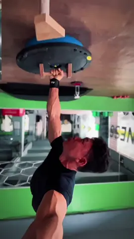 Zero gravity 💀#calisthenics #fypシ゚ #DenBars #aurafarming 