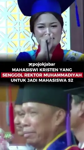 Mahasiswi Kristen yang Senggol Rektor Muhammadiyah Untuk Jadi Mahasiswa S2 Momen wisuda di Universitas Muhammadiyah Sumatera Utara berubah menjadi perayaan yang tak biasa ketika seorang wisudawan Kristen bernama Laura tampil di atas panggung. Tak hanya dikenal sebagai lulusan terbaik, Laura berhasil mencuri perhatian seluruh hadirin melalui pantun unik yang ia sampaikan langsung kepada rektor. Aksi spontan itu pun membuat suasana yang awalnya khidmat menjadi cair, meriah, dan penuh tawa. #umsumedan 