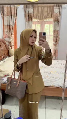 Seragam PDH besttt produknya kakak ✨✨ yang aku pake ada di etalase 6 yaaa 