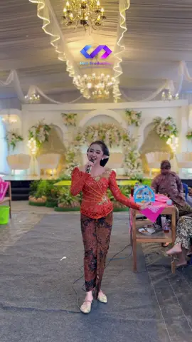 Nglaras rumiyen bareng kak @ayukaesthiofficial  #nnsproduction #fyp #wedding #nnscampursari #neasnada 
