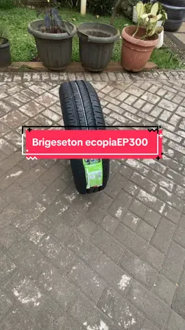 Brigeseton ecopia EP300  Ban Bridgestone Ecopia EP300 jawabannya!  Teknologi hemat bahan bakar  Tahan lama & awet dipakai jarak jauh  Grip mantap di jalan basah maupun kering  Nyaman buat harian sampai perjalanan jauh #rkb #termurahdanterlengkap #ingatbaningatrkb #banmobil 
