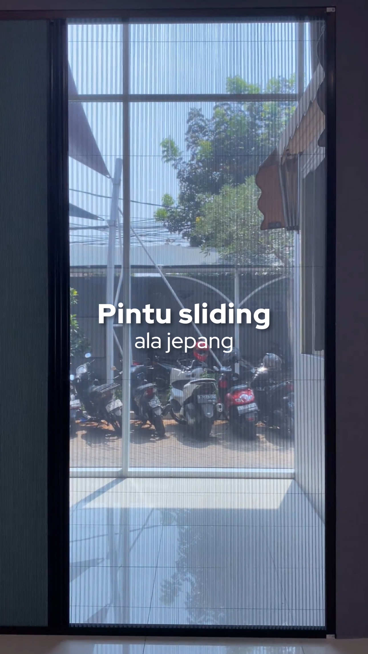 Inspirasi pintu sliding ala-ala rumah di Jepang, bikin rumah tetap terang dan sejuk!✨ #pintusliding #houseoftiktok #lipatdoor #japandi 