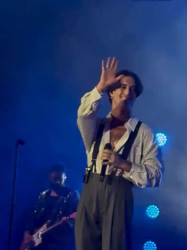 Damiano waved at Jacopo and his gf during his concert in Warsaw, Poland #damianodavid #maneskin #perte 