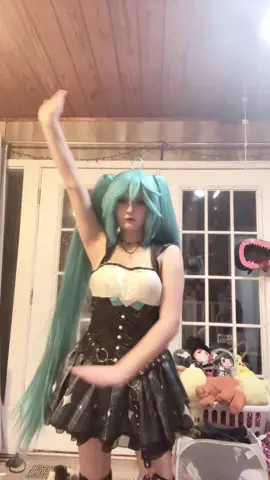Why do I only know like 5 dances #hatsunemiku #cosplay #fyp #xyzbca #rascalmiku 