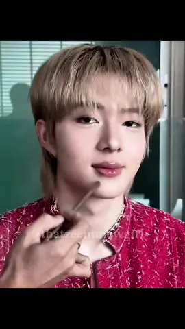 Zee is giving Nunew another 10kBaht today because he loves Nunew’s look. 😭 where can I find a man like P’Zee?😭😭 #Nunew #ELLE80thxNuNew #Zeenunew 