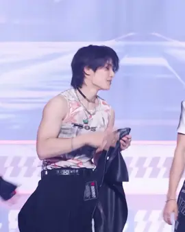 I think Hyunjin got a little angry #hyunin #hyunjeong #straykids