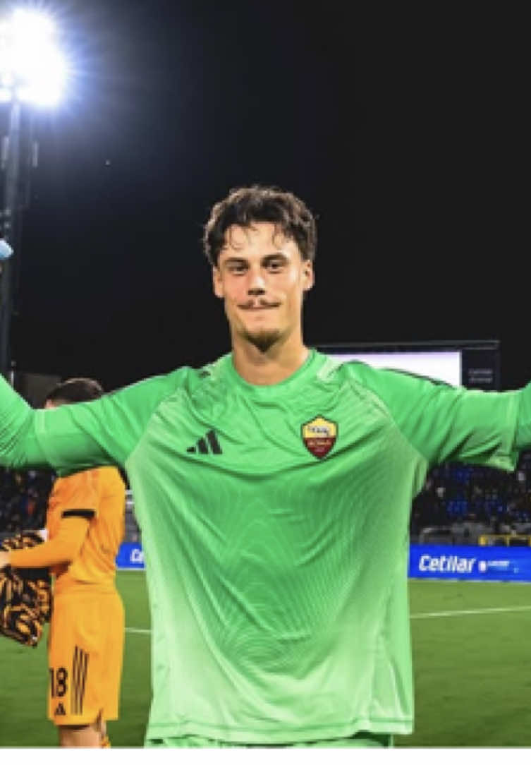 Mile Svillar the wall of As Roma 🇷🇸🧤.                                                              #goalkeeper #footbal #fyp #milesvilar #asroma 