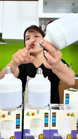 Chưa đến 50k 3 bóng giá tốt quá luôn  #yenhoareview #xuhuong #bongdenled #bongdenled30w #bongdenledsieusang 