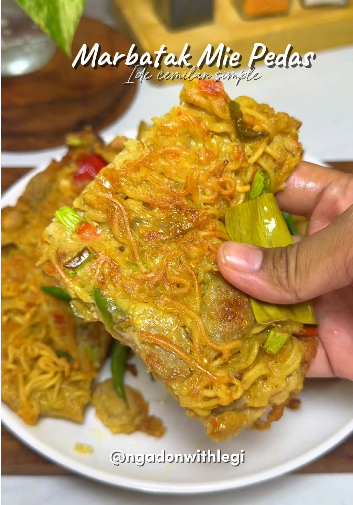Resep martabak mie pedas ide cemilam simple #martabak #martabakmie #cemilansimple #resepsimple #reseptiktok 