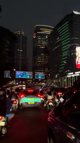 jakarta macet tapi candu #jakarta #citylife 