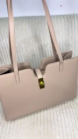 Im so inlove with my new bag .So classy !!!🥹😍#followers #legit💯 #belinda #belindabag 