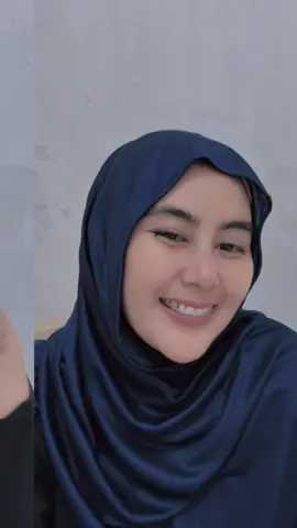 Hijab yang aku pakai dari @Ayna outfit 😍 Ada yang mau samaan gak? ini beneran nyaman banget di pakeeeee✨ #aynaoutfit #fashionhijab #stylehijab #OOTD #ootdhijab 