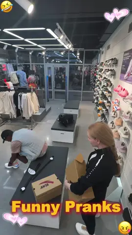 Trying on shoes and running at Mad Kicks 😂😮‍💨 #sneakerhead #sneakeraddict #madkicksdxb #usa🇺🇸 