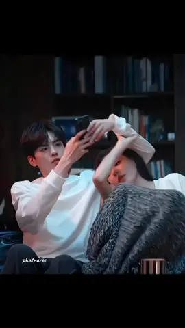 ซีรีส์ที่ต่างพากันชื่นชมว่า นี่คือซีรีส์รักโรแมนติกที่ถูกต้อง เป็นซีรีส์ที่สมบูรณ์แบบตั้งแต่ต้นจนสุดปลายทาง   เคมีที่เข้ากันของพระนาง ทำให้หลายคนคิดว่านี่คือคู่รักในชีวิตจริง  ปี้เหวินจวิ้น Biweniun 27 ปี & จางอวี่ซี Zhangyuxi  34 ปี บอกเล่าเรื่องราวความรักโรแมนติกของพวกเขา ผ่านซีรีส์ Deep Affection Eyes ....หลังดูจบ คนดูตั้งคำถาม นี่พวกเรากำลังดูซีรีส์รักโรแมนติก หรือกำลังดูคู่รักในชีวิตจริงกันแน่ #สายตารักสัมผัสหัวใจ #DeepAffectionEyes #Biwenjun #ปี้เหวินจวิ้น #จางอวี่ซี 