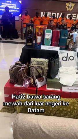 Beacukai Batam merilis sejumlah barang yang diduga melanggar aturan masuk wilayah Indonesia, khususnya Batam. #batam #barangmewah